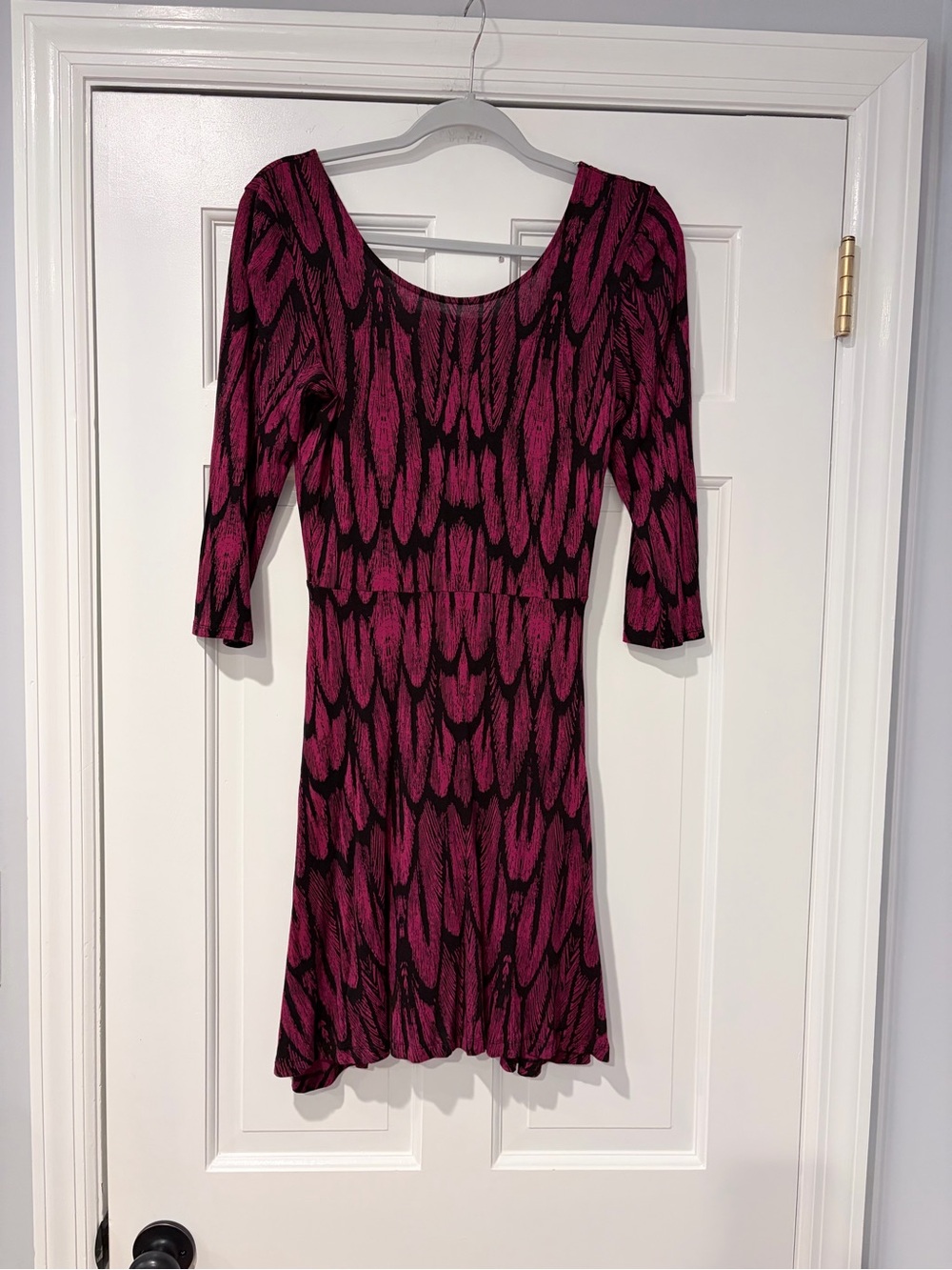 Express Magenta Black Print Fit & Flare Dress Medium Scoop Neck 3/4 Sleeve